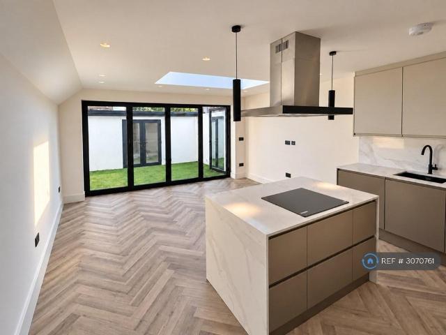 Apartment for rent in London Borough of Ealing, Greater London