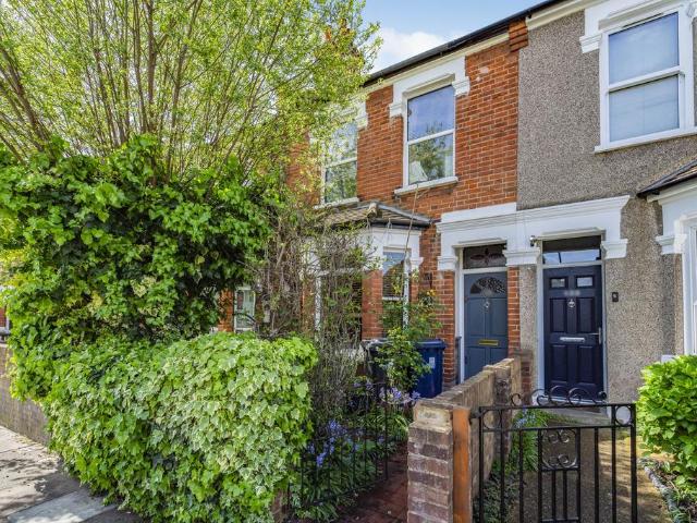 House for rent in London Borough of Ealing, Hanwell