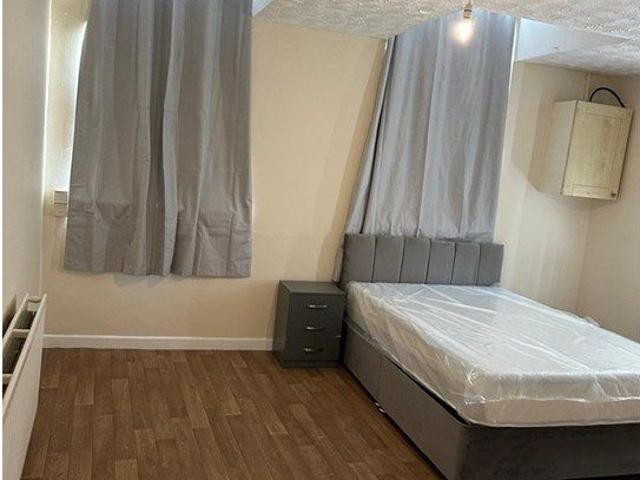 Room for rent in Kinsley, West Yorkshire