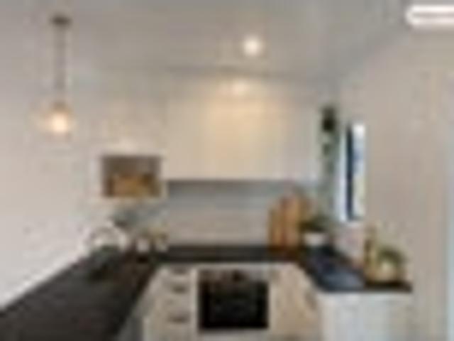 Townhouse for rent in Westgate, Henderson-Massey