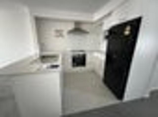 Townhouse for rent in West Hills, Henderson-Massey