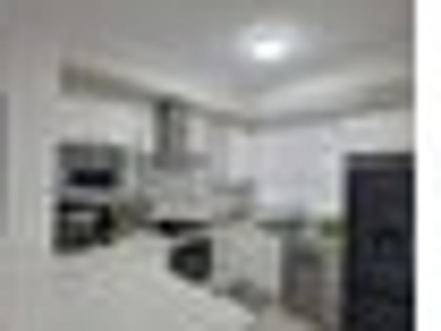 Townhouse for rent in West Hills, Henderson-Massey