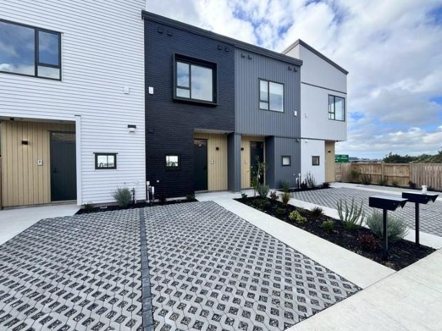 House for rent in Oratia