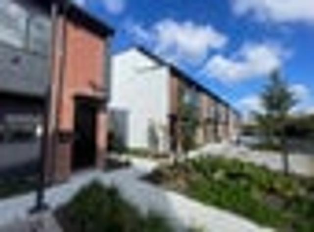Townhouse for rent in Westgate, Henderson-Massey