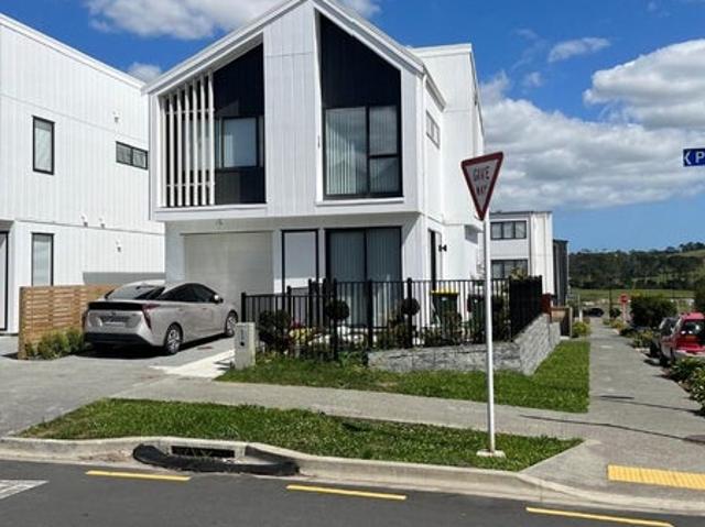 House for rent in Oratia