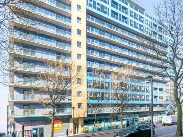 Apartment for rent in Custom House, Greater London