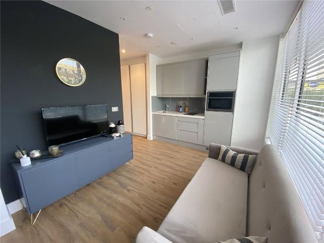 House for rent in London Borough of Ealing, Park Royal