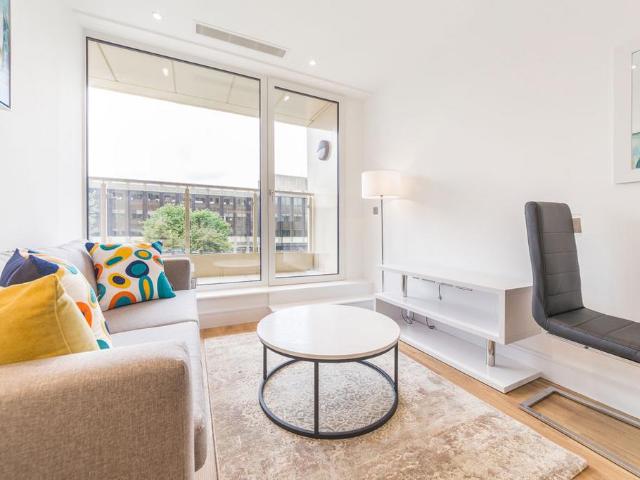 Apartment for rent in London Borough of Ealing, Park Royal