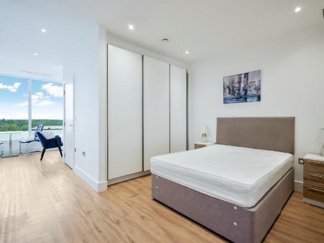 Apartment for rent in London Borough of Ealing, Park Royal