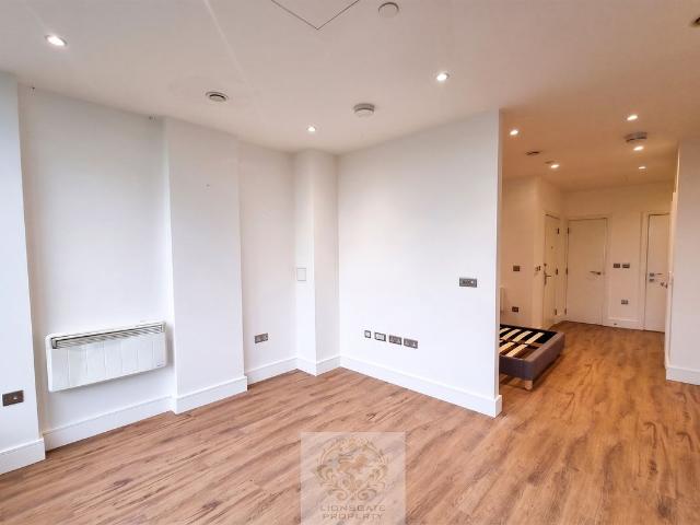 Studio for rent in Brentham Garden Suburb, Greater London