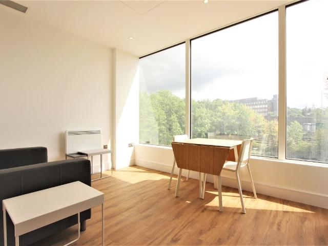 Studio for rent in London Borough of Ealing, Perivale