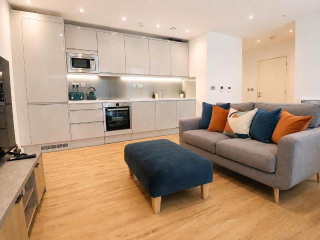 Apartment for rent in London Borough of Ealing, Park Royal