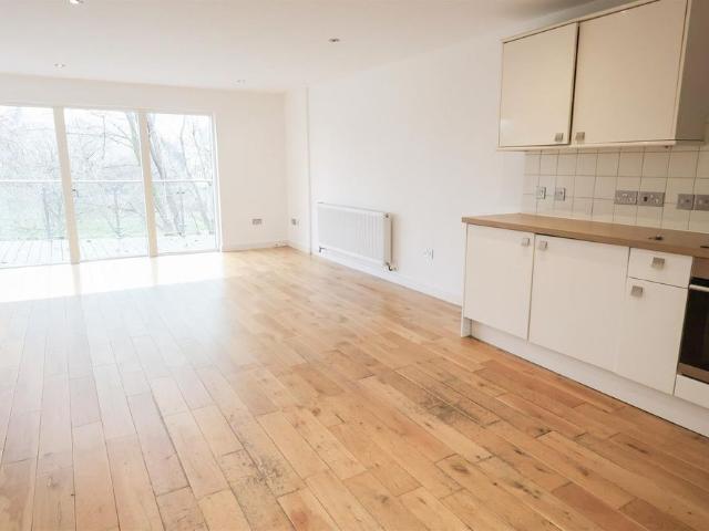 Townhouse for rent in Lewes, Iford