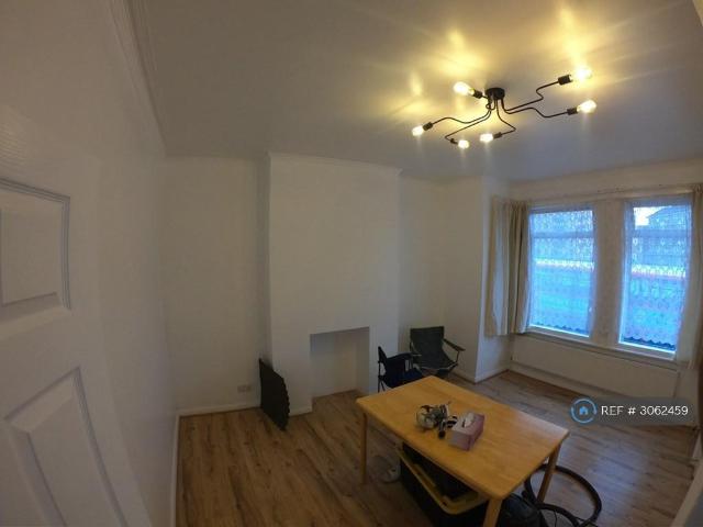 Apartment for rent in The Hyde, Greater London