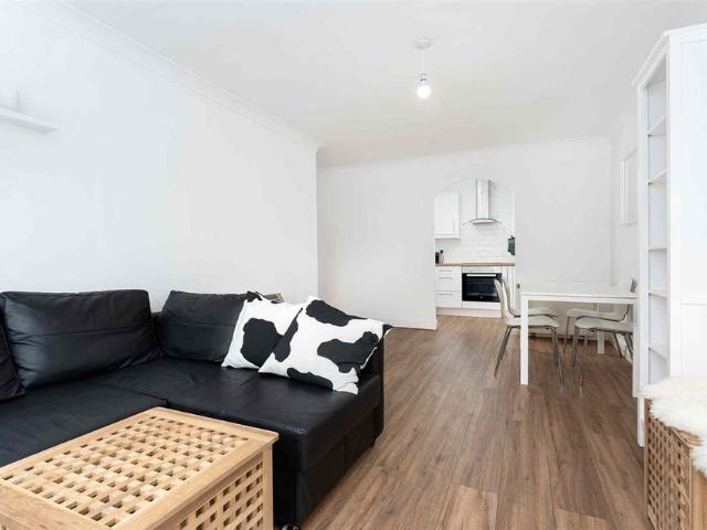 Apartment to rent in Bluebell, North Tipperary