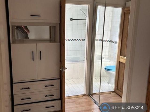 Apartment for rent in Mannington, Swindon