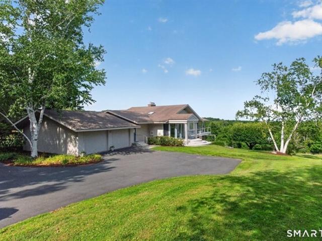 House for sale in Simsbury, Connecticut