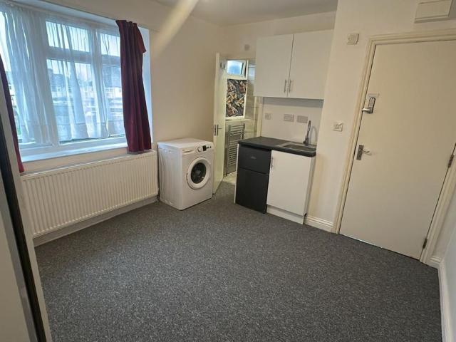 Studio for rent in South Stanmore, Greater London