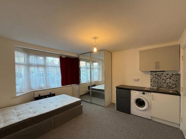Studio for rent in South Stanmore, Greater London