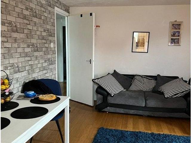 Apartment for rent in Heathcote Vale, Greater London