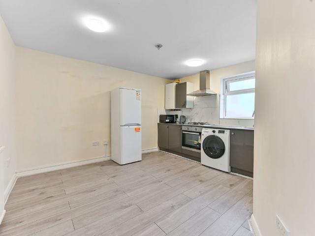 Studio for rent in Sutton New Town, Greater London