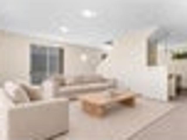 Townhouse for rent in West Lynn, Auckland