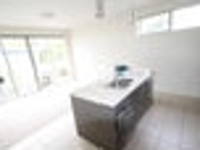 Townhouse for rent in West Lynn, Auckland