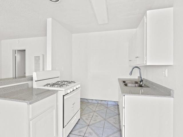 Apartment for rent in Midway City, California