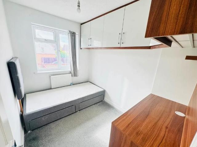 Apartment for rent in London Borough of Hounslow, Feltham