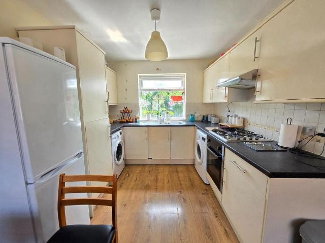 Apartment for rent in Thames View, Greater London