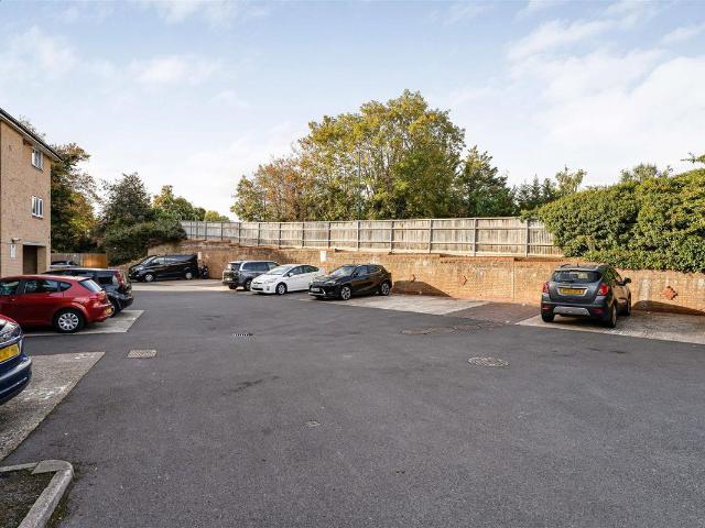 Apartment for rent in London Borough of Sutton, Greater London