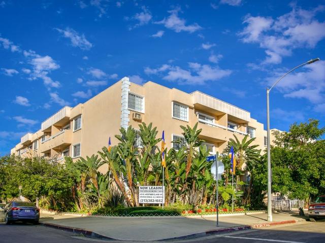 Apartment for rent in Canoga Park, California