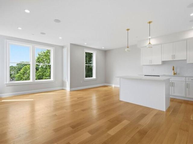 Condo for sale in Cedar Grove, Boston
