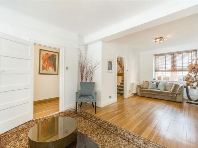 Townhouse for rent in East Marylebone, Marylebone