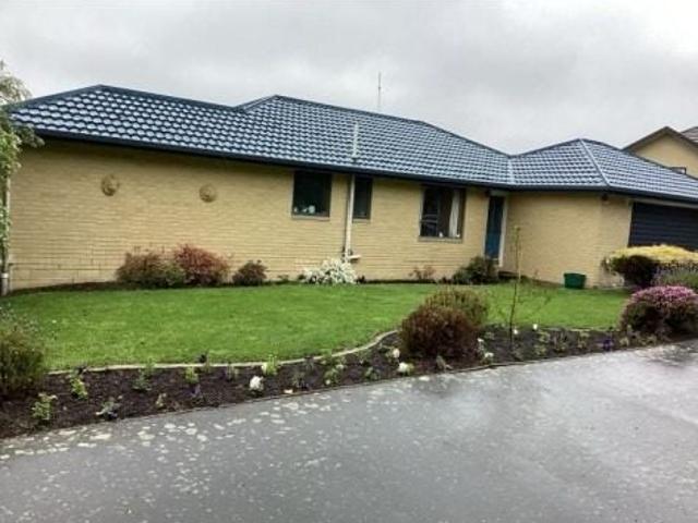 House for rent in Chaslands, Canterbury