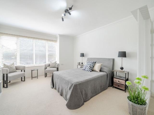 Studio for rent in Blackhills, Surrey