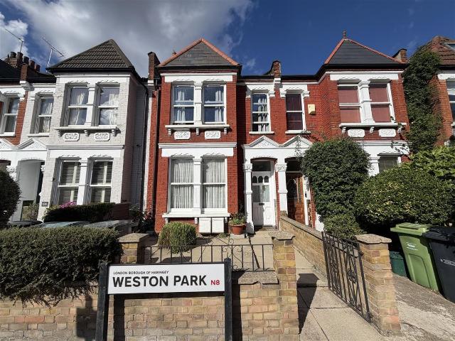 Apartment for rent in Ferme Park, Greater London