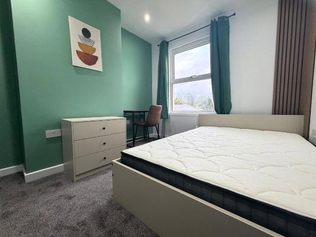 Room for rent in Woodbridge Hill, Westborough