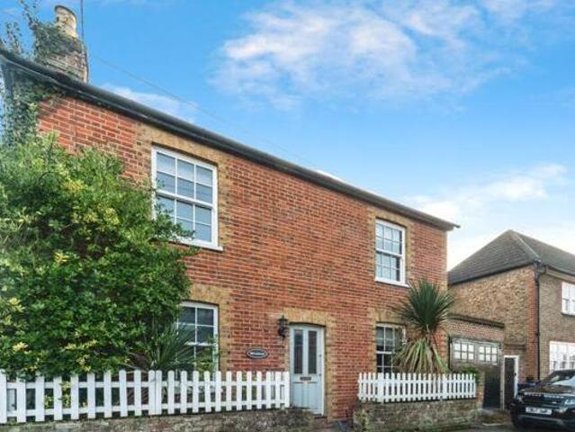 House for sale in Thames Ditton