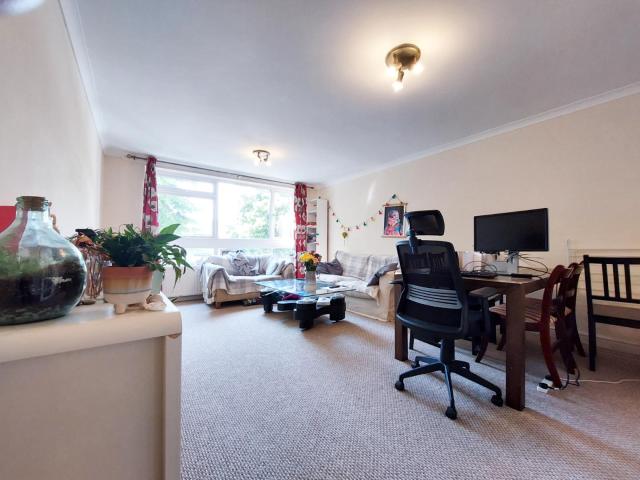 Apartment for rent in London Borough of Ealing, Perivale