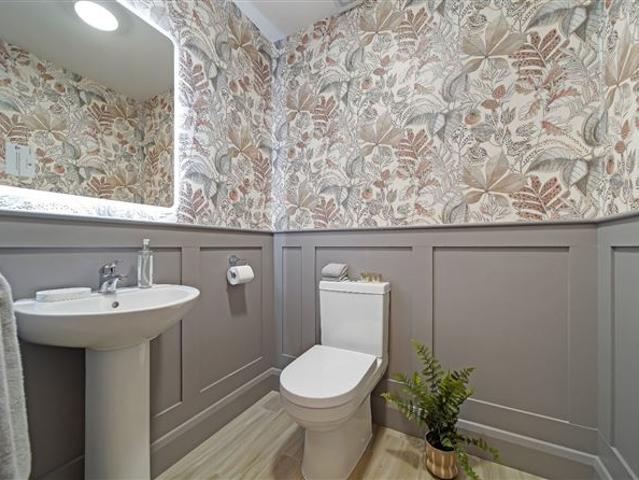 Detached House for sale in Bruckless, Ulster