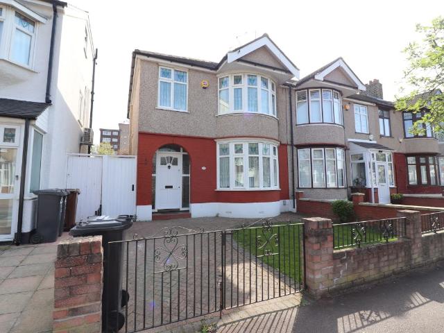 Apartment for rent in Thames View, Greater London