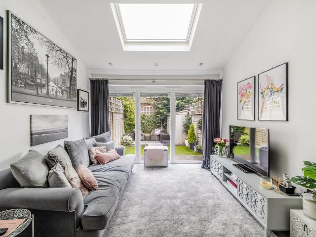 Apartment for rent in Dollis Hill, Greater London