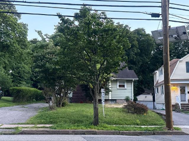 House for sale in Caldwell, Essex County