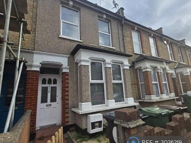 Apartment for rent in Highams Park, Greater London