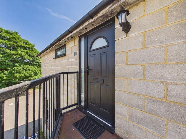 Apartment for rent in Caterham on the Hill, Hillview
