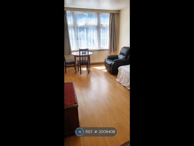 Room for rent in London Borough of Merton, Greater London