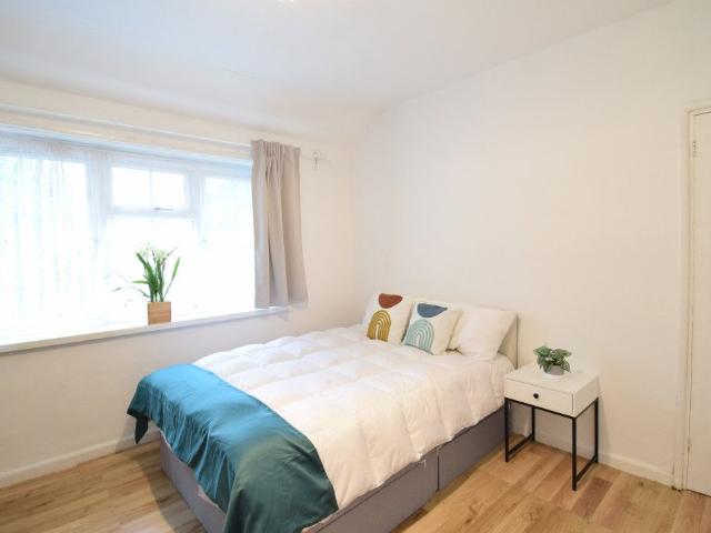 Room for rent in Wormholt Estate, Greater London