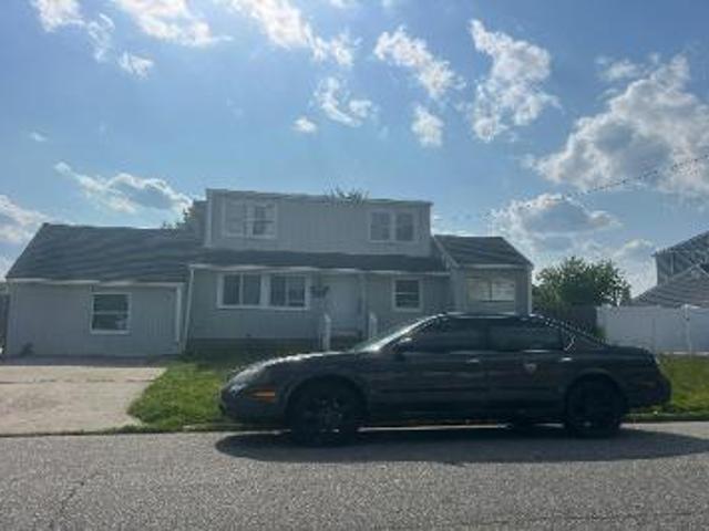 House for sale in Bohemia, New York