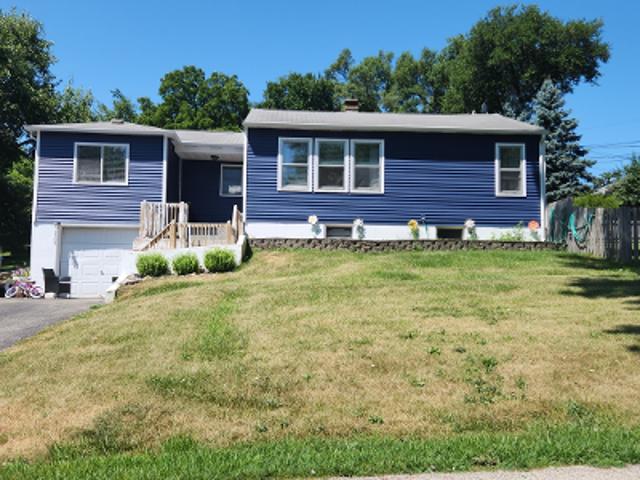 House for sale in Mchenry, Illinois